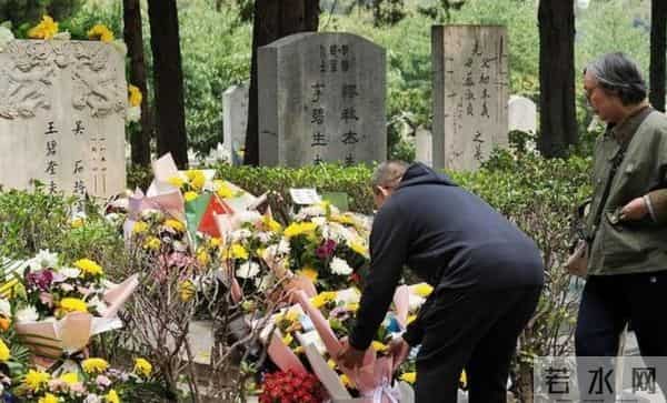 陈宝仓墓地曝光,墓前状况令人意外,与吴石、朱枫墓截然不同