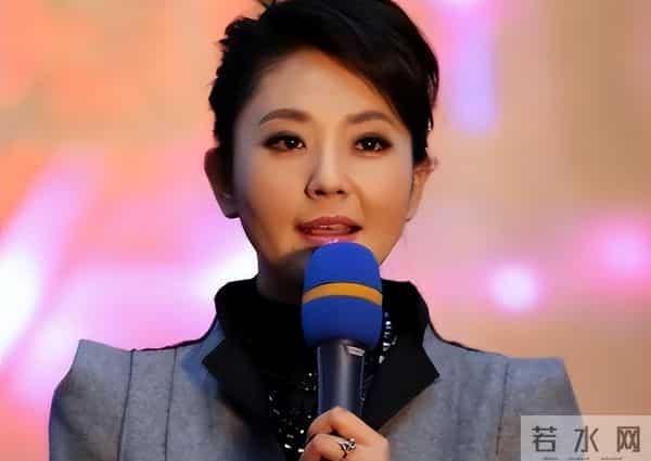 51岁主持人方琼:嫁给电视台领导,21岁儿子不仅长得像她还是学霸