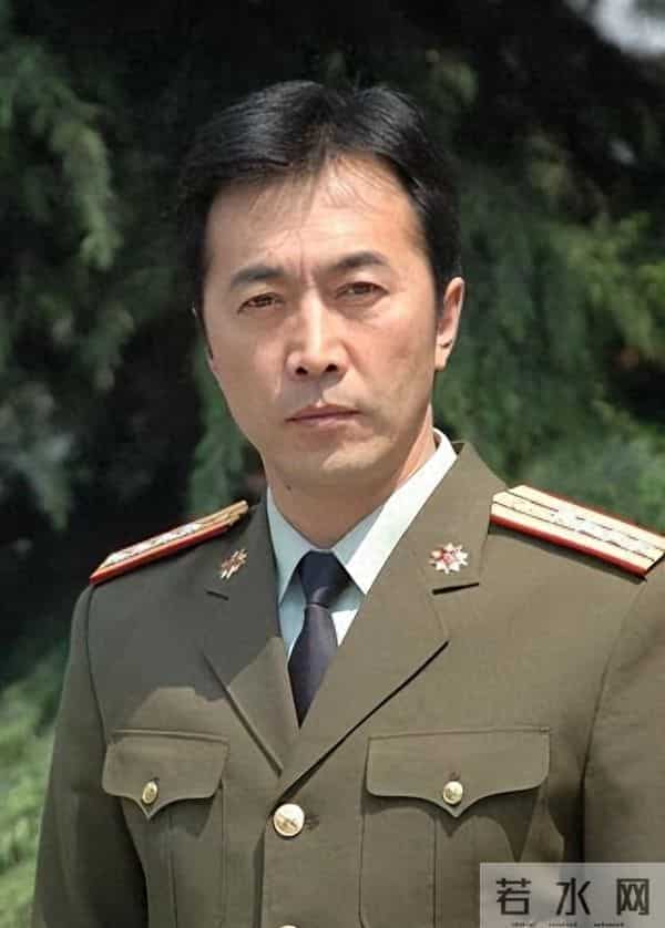 著名演员郑晓宁:曾为爱离婚,49岁再婚娶小娇妻,50岁终当爹