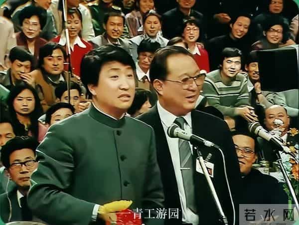 75岁姜昆和朋友聚餐，60岁洋徒弟大山也在，他状态好精气神十足