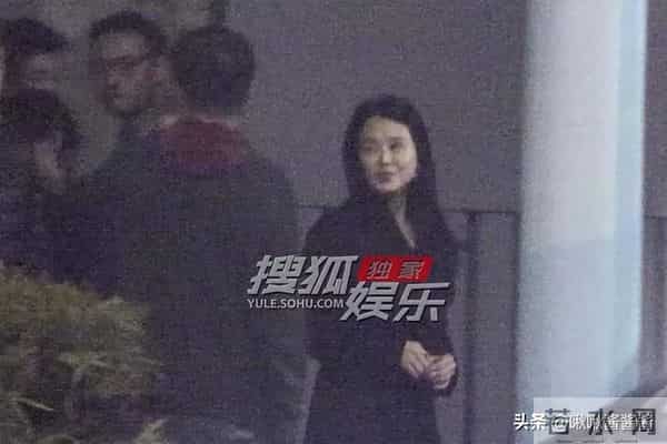 佟大为关悦现身董璇生日会，张维伊送酒窝上车， 佟丽娅满面红光