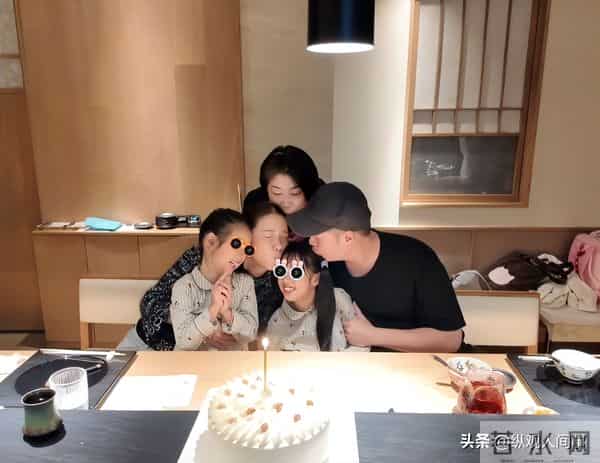 陈赫为9岁女儿庆生,到私密饭店吃万元日料,和张子萱亲热不避人