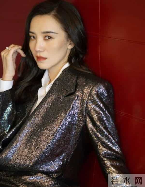 人民日报“点名”刚1个月，宋佳因一个举动，再令所有人刮目相看