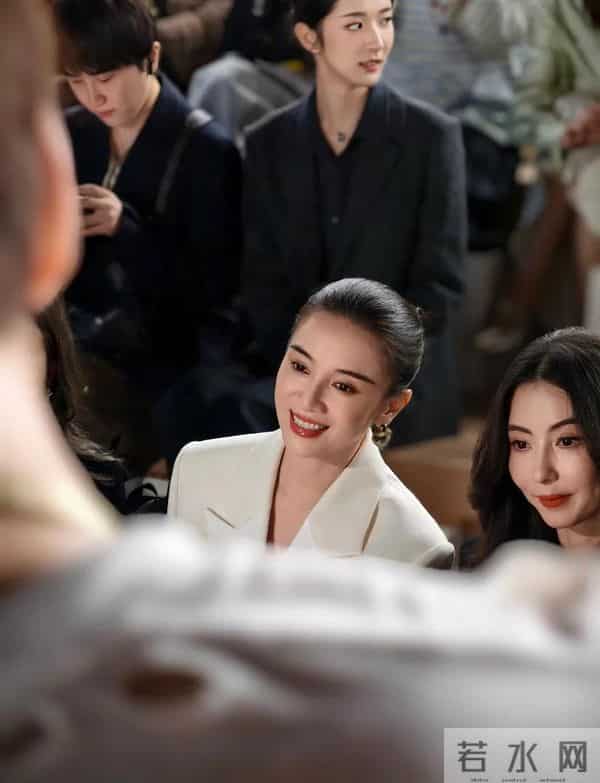 别被网上的照片骗了，这才是原相机下50岁未修图的张柏芝