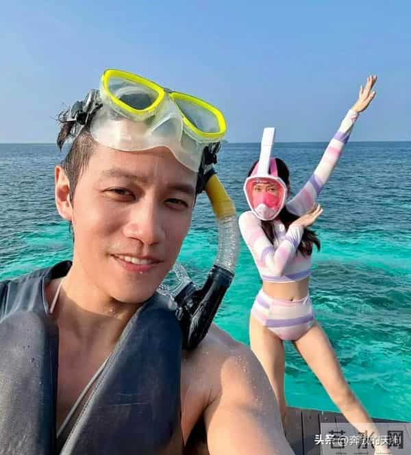 陈乔恩和老公到马尔代夫旅游,穿泳装大秀好身材,状态似少女