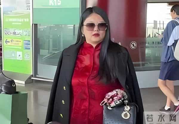 李湘没想到,自己养得"膀大腰圆"的女儿,竟为何超莲做"嫁衣"