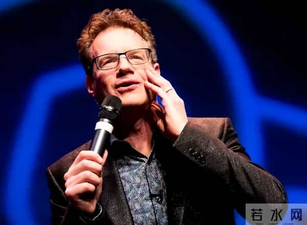 75岁姜昆和朋友聚餐，60岁洋徒弟大山也在，他状态好精气神十足