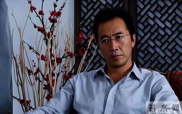 著名演员郑晓宁:曾为爱离婚,49岁再婚娶小娇妻,50岁终当爹