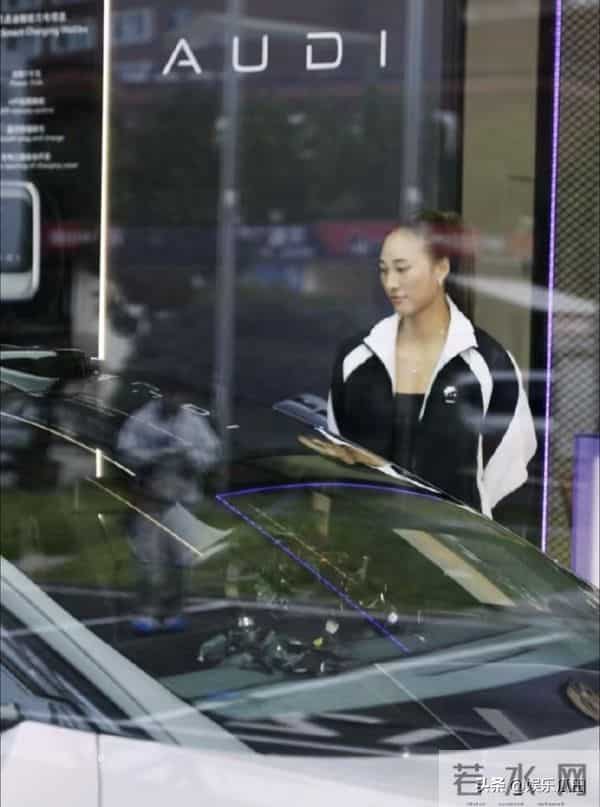 郑钦文上海奥迪店买车被偶遇 休闲装配高马尾 超级无敌好看 好美好飒