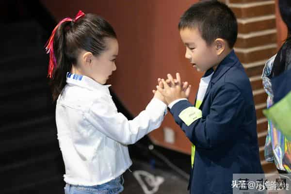 佟丽娅关悦争儿媳大战 两人拒不同框 佟大为被迫合影 董璇早选好女婿