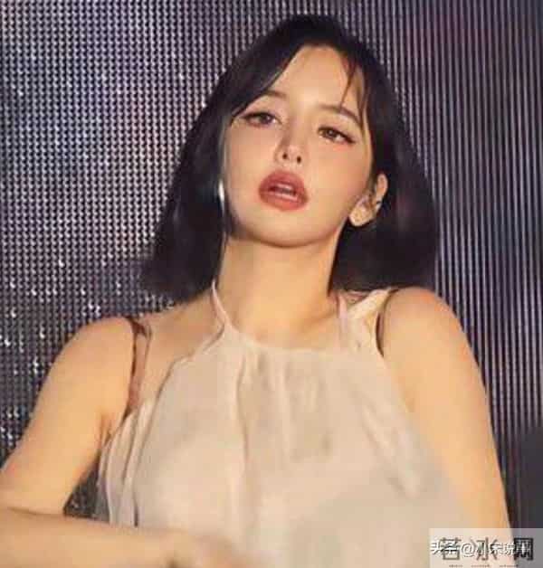 韩国女星与公司撕破脸，公布自己私人手机号，疑似因整形失败