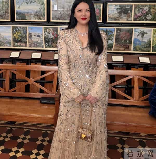 被全网模仿后,李湘坐不住了,深夜发照找回面子