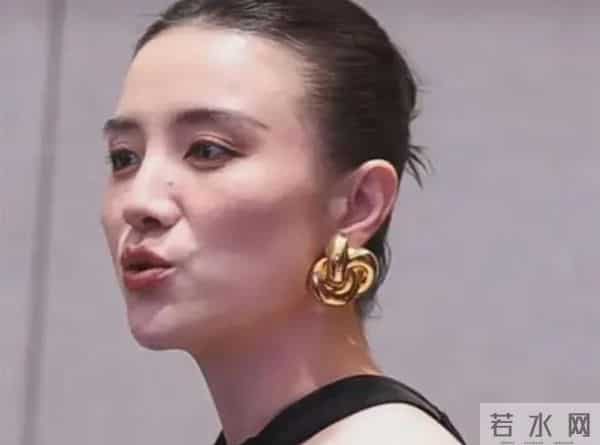 人民日报“点名”刚1个月，宋佳因一个举动，再令所有人刮目相看