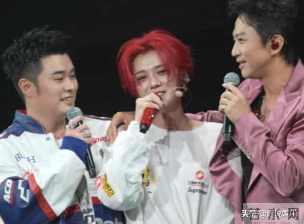 分手传闻仅7月，关晓彤高调官宣喜讯，全网恭喜，终于等到这一天