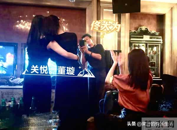 董璇庆生众好友捧场！张维伊忙前忙后 不忘护酒窝！董像幸福小女人