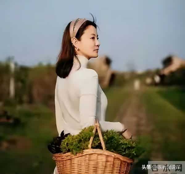 “央视最惨女主持”，俩富豪前任全判死刑？生图脸僵的她近况如何