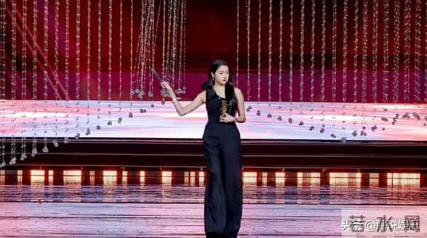 分手传闻仅7月，关晓彤高调官宣喜讯，全网恭喜，终于等到这一天