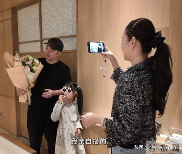 陈赫女儿9岁生日，张子萱出场撒糖，婆婆一脸慈爱，五口人超幸福