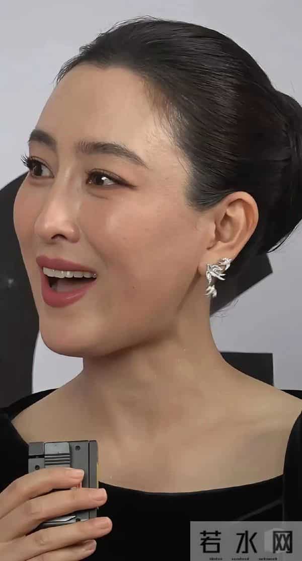 44岁的马苏高清镜头下这状态也太好了吧,脸型好、五官好