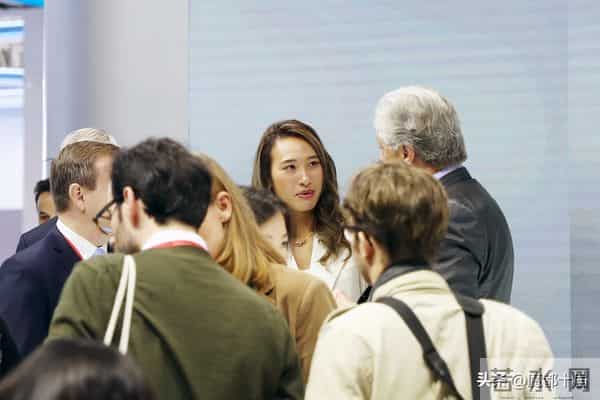 郑钦文空降第八届进博会,现场分享护肤秘诀:“防晒+保湿”