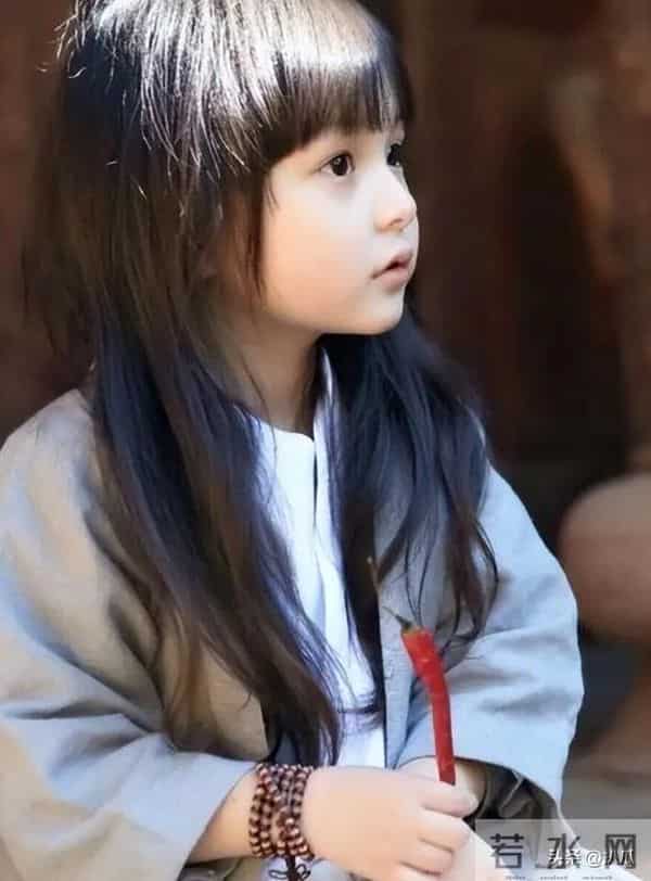 2岁出道年入百万,因长相甜美被禁止整容的刘楚恬,如今长成啥样