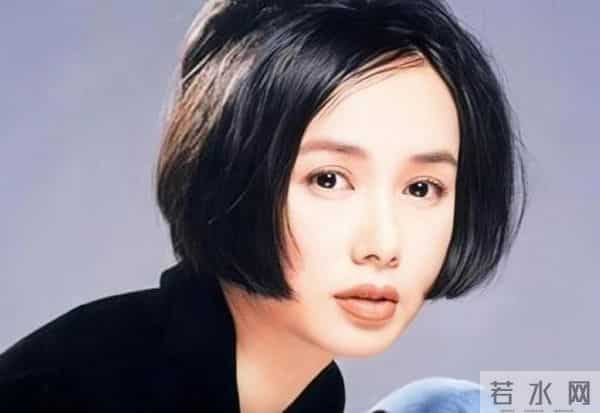 蒋雯丽59岁英国低调生活曝光:昔日女神瘦老憔悴,岁月不饶人