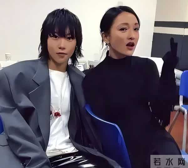 王菲也没想到,“被曝同居”的28岁女儿窦靖童,会走上她的来时路