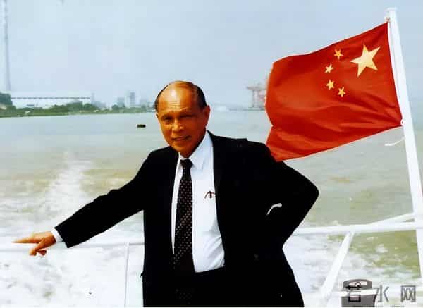 霍启刚也没想到，他79岁的父亲霍震霆，如今还能再为霍家“争光”