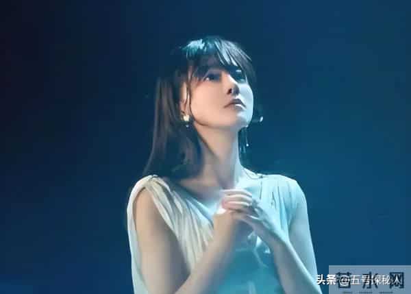 她是隐藏最深的富婆,童颜巨乳躺赚上亿,21岁打败王菲却主动过气