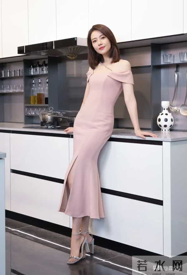 高圆圆岁月偏宠的颜值,媚而不俗的氛围感谁顶得住!