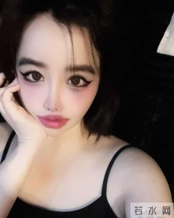 韩国女星与公司撕破脸，公布自己私人手机号，疑似因整形失败