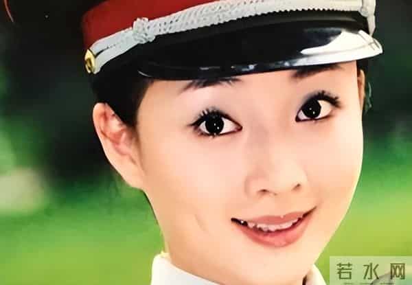 她是演员中的女富豪，豪车多的开不过来，如今45岁却活得像20岁