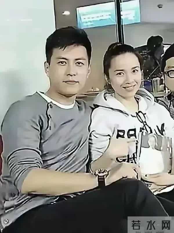 靳东夫妇同框太炸！老婆颜值气质双杀，这才是真·郎才女貌天花板