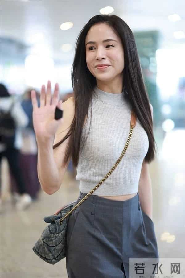 59岁香港女星和男友分手导致抑郁症病发,经常一个星期都不出门