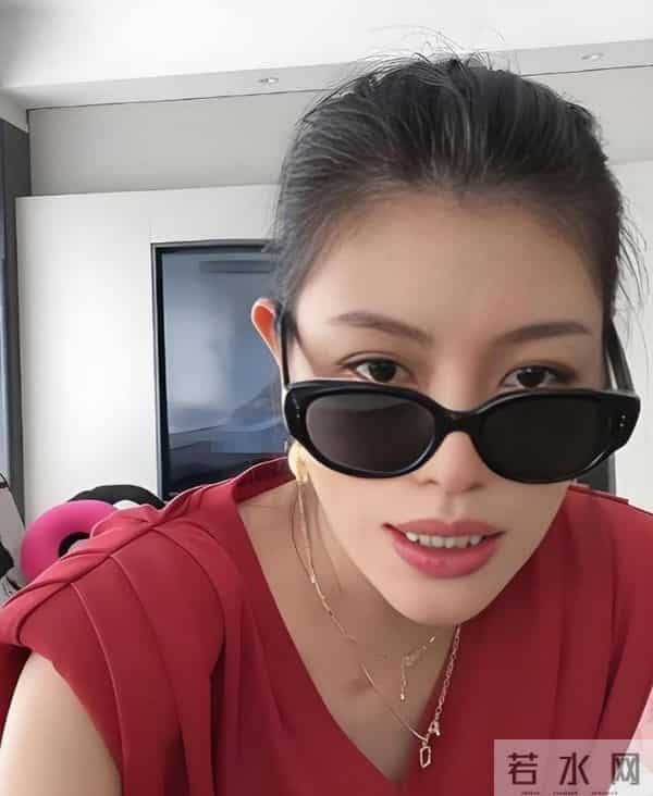 离婚两年后,再看汪峰章子怡现状,才发现他们根本就不是一路人