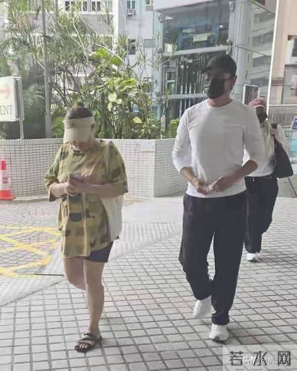 干爹离世10天后，佘诗曼迎来好消息，这下许绍雄可以放心了