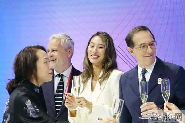 郑钦文空降第八届进博会,现场分享护肤秘诀:“防晒+保湿”