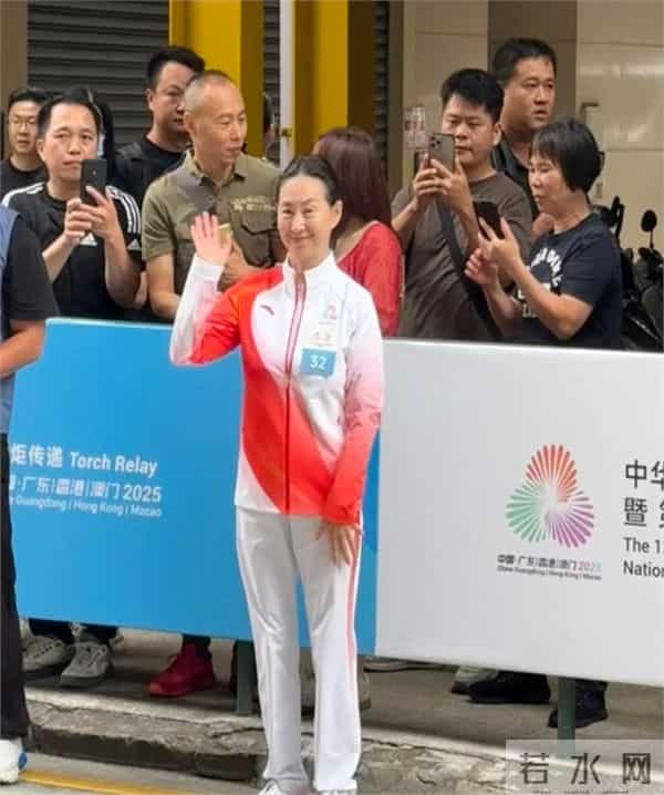 何超琼近况曝光,生图满头白发还有老年斑,和澳门大会判若两人