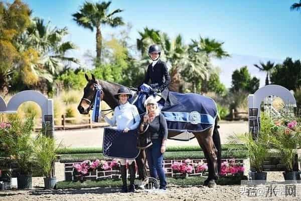 吴彦祖晒夫妻合照,47岁Lisa发际线后退,素颜老成“蒙娜丽莎”