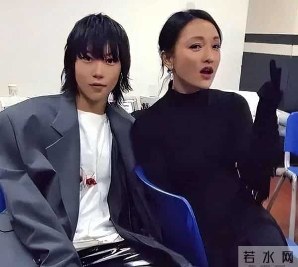 王菲女儿被曝同居，母女情路重蹈覆辙，真相背后暗藏玄机？