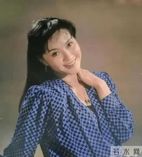 恋爱脑下场是真惨!从春晚主持人到养不起孩子的妇女,她咎由自取