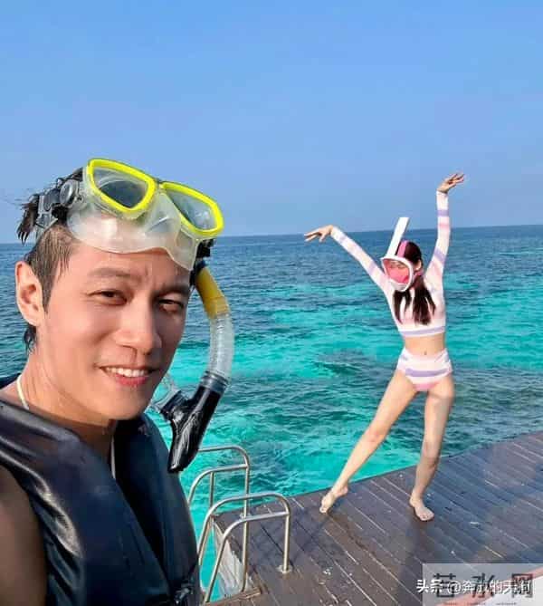 陈乔恩和老公到马尔代夫旅游,穿泳装大秀好身材,状态似少女