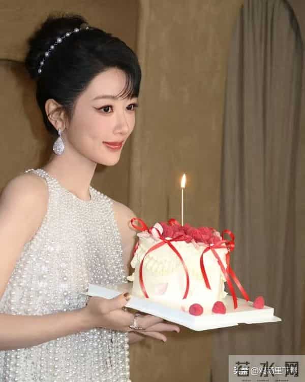 杨紫喊停“老师”称呼：娱乐圈的客套话该降温了？