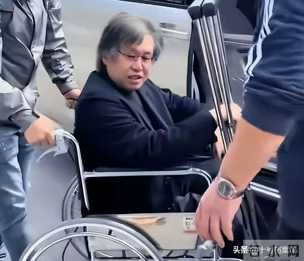 央媒三问直扎人心!“连滚带爬”的郑智化清空微博,这一次他走了