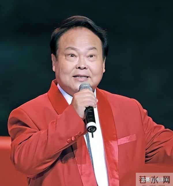 事业有成却感情不顺,无儿无女孤独一生,80岁让邻居儿子养老送终