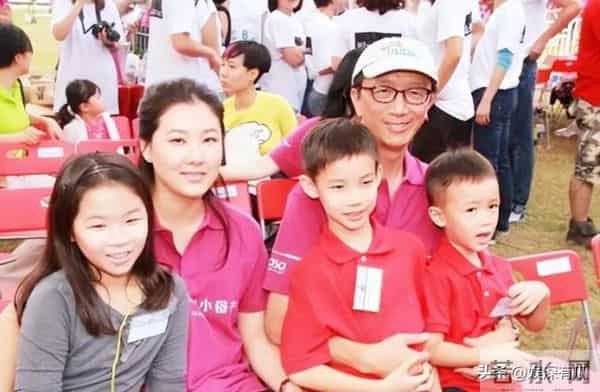 恩爱23年,73岁梁锦松逐渐变老,47岁伏明霞貌美如花