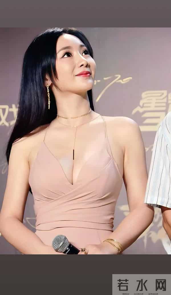 柳岩性感穿搭合集,你喜欢哪一套?