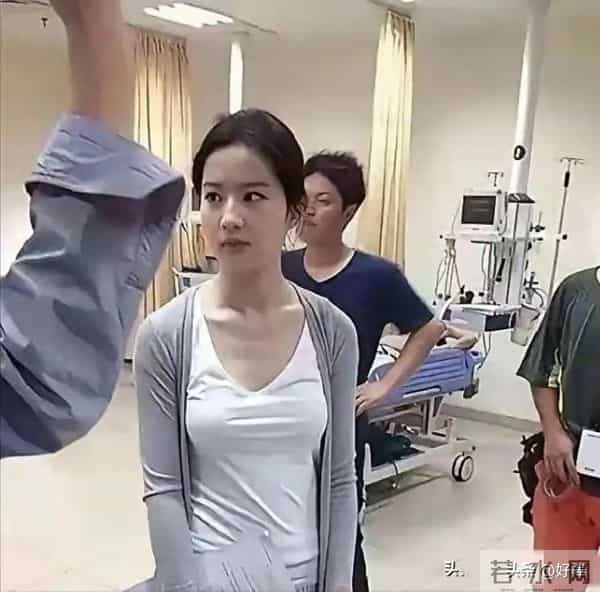 我的天!刘亦菲真人居然长这样?素颜我直接看傻了