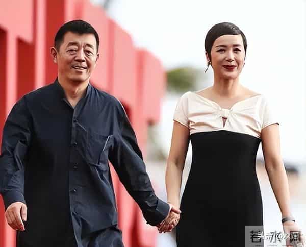 59岁蒋雯丽现状，定居英国，又瘦又老，网友惋惜：一代女神也老了