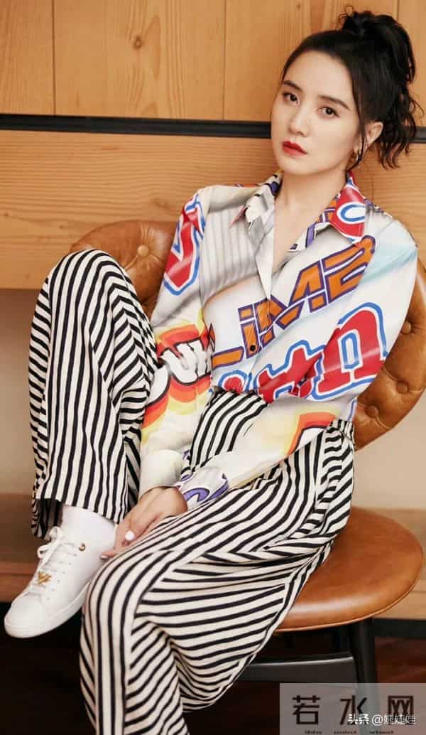 有种“夺命的刀”,叫宋佳的腰;有种“夺人的魂”,叫宋佳的臀